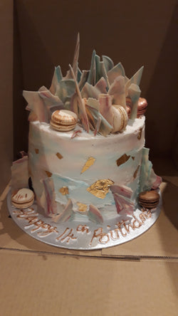 CHOCOLATE AND MACAROONS CAKE